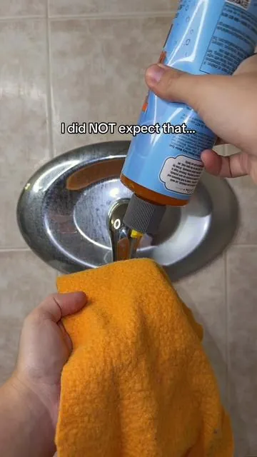 I HATE hard water! 

#hardwaterstains #hardwater #showercleaner #chemicalguys #hardwaterstainremoval 
