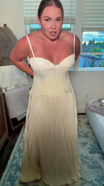Lace Detail Maxi Dress! #thicknstrong #dress #maxidress #formaldress #tiktokshopcreatorpicks @Strongnthick 