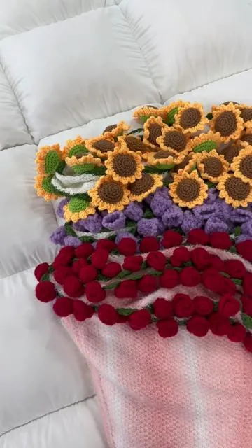 How about wear the flowers? #tiktokshopmothersday #crochetflowerbouquet #crochetflowers #mothersdaygifts #mothersdaygiftideas 