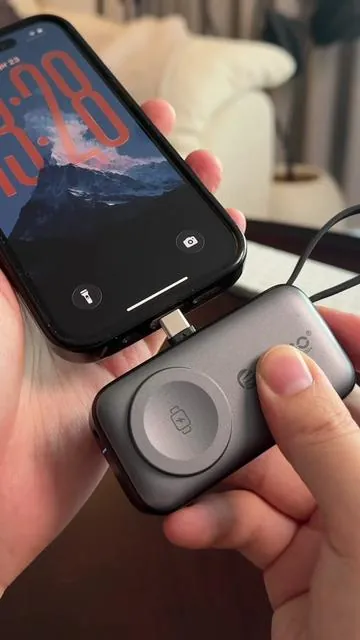 Technology just keeps making life easier without you even noticing 🌎#techtok #powerbank #phonestand #fastcharging #techtoktips 