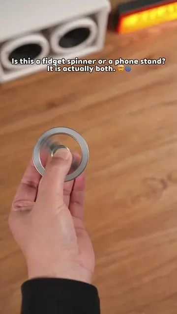 A fidget spinner AND a phone stand?! 🤯🌀 #magsafeaccessories #fidgettoys #gymhacks #tiktokmademebuyit 