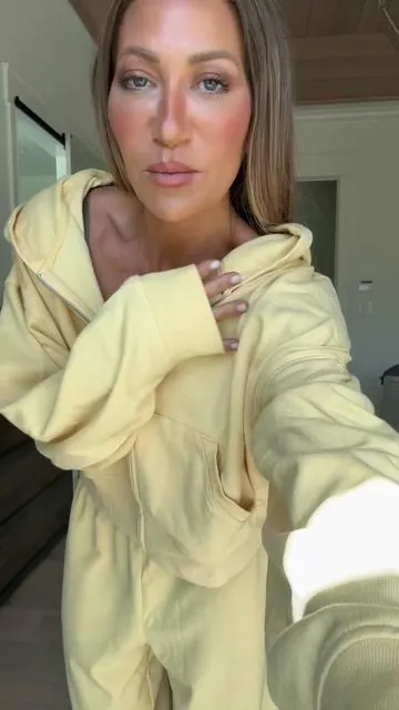 @Gap #butteryellowsweats #gapsweats 
