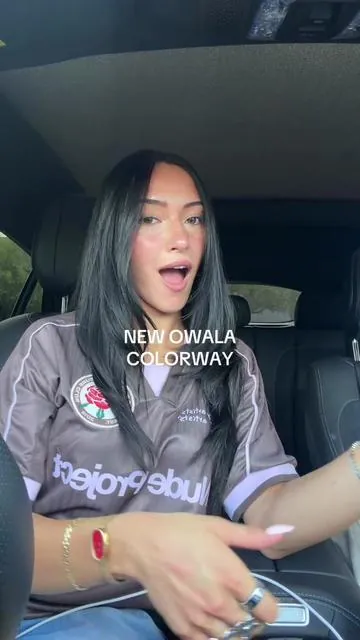 SHES SOOO PRETTY