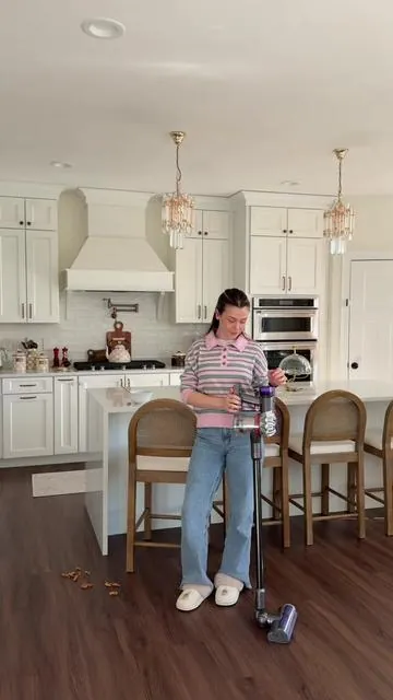 The Dreame Aero has been my lifesaver🤍 it vacuums + mops at the same time, so I can clean faster and get back to what actually matters! @DreameUS  #dreame #dreameaero #vacuummop #Aero #amazondeal 