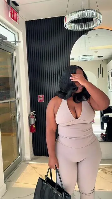 Hair is in the link in bio 😍

#OOTD #hairvlog 
