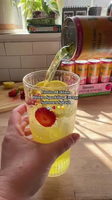 Omg this flavor is so good 🧊🍓🍋⚡️!!! Bloom girlies stock up before it’s gone… #bloomsparklingenergy  #bloomnutrition  #energydrink #summersplash 