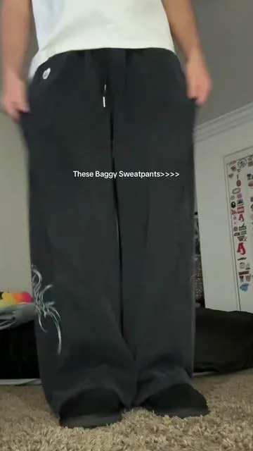Sweats to tuff😮‍💨 #baggysweats #sweatpants #baggysweatpants #sweats 