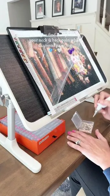 Love this setup 👌🏻 #tiktokshopfinds #diamondpainting #diamondart #lapdesk #diamondpaintingaccessories 