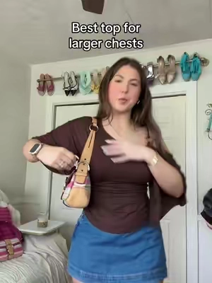 I really recommend sizing down in this top. I am 5’5” wearing a small for reference 🩷🤎 #OutfitIdea #ElevatedBasic #tiktokshopstockup #tiktokshopcreatorpicks   #tiktokshopmothersday 