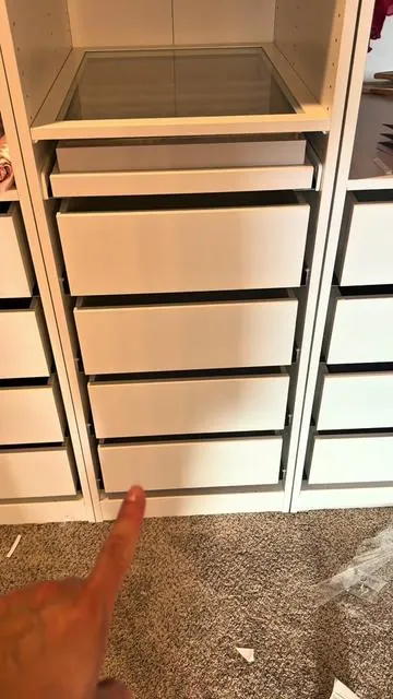 Vine a casa de mi hija ayudarle hacer un clóset para su cuarto 