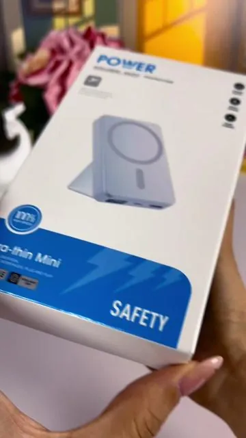 TikTok made this power bank way too cheap!👀🤯🔥
#fyp #wirelesscharging #magneticpowerbank #phonecharger #tiktokshopspringglowup 