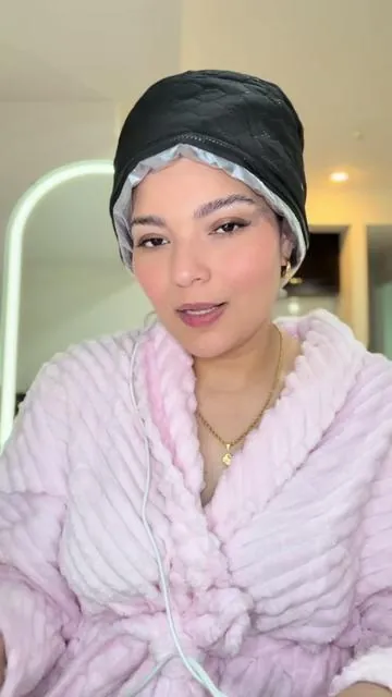 Transforma tu tratamiento capilar con este gorro térmico eléctrico. 🧖‍♀️ Con 10 niveles de calor rápido y 3 ajustes de tiempo, es el secreto para que tus mascarillas y aceites penetren profundamente. ¡Resultados de salón sin salir de casa! 💆‍♀️✨ Beneficios: Hidratación profunda, control de frizz y suavidad extrema. #HairCare #CabelloSano #SelfCare #GorroTermico #BeautyHacks 