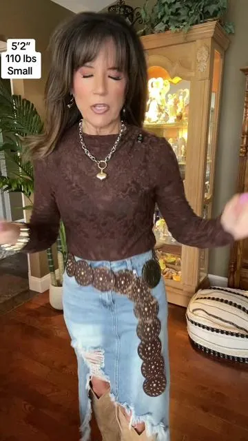 Great quality and price…don’t hesitate on this one! @btfbm_shop #meshtop #countryconcertoutfit #lacetop #sexytop #sheertop 