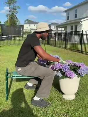 The best garden kneeler #gardenessentials #gardeningstool #fathersdaygiftideas #tiktokshopfathersday 