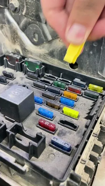 306 fuses. Every size you need. From 2A to 40A — ready for anything #FuseBox #CarRepair #MechanicTools #summervibes☀️ #GarageTools