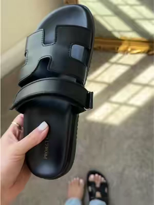 I’ve been wearing these everyday they’re sooo comfy 💗😩 #projectcloud #summersandals #leathersandalsforwomen #comfysummersandals 