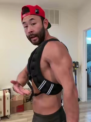 If I can do it…#weightedvest #snatched #swimsuitcheck #summerready #walking 