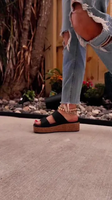 Step into summer with ease—the Crocs Lo-Vo Sandals are your perfect blend of comfort and style. Whether you’re strolling city streets or relaxing by the beach, these lightweight wonders have you covered! #crocs #crocssandals #crocslowlowsandals #crocsspotlightday #tiktokshopcreatorpicks @Crocs 