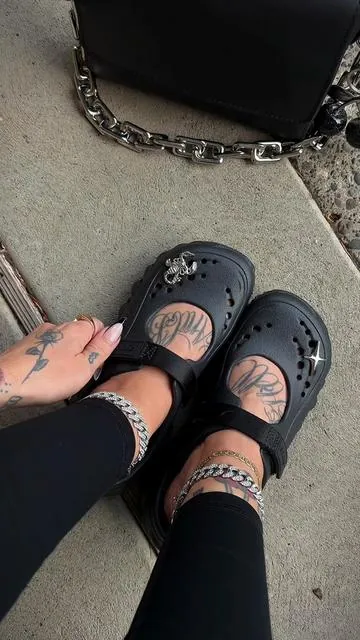 🖤🖤🖤 @Crocs #crocs #maryjanes #summershoes #altgirl #crocsspotlightday 