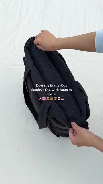 If you’re a fellow organizer girlie, prepare to be obsessed.  I’ve never seen a tote with this many functional pockets.  Everything from my 40oz Stanley to my tiny lip oils has a dedicated home.  No more digging around at the bottom of my bag! #totebag #workbag #collegebag #organizationhacks #pocketsfordays #whatsinmybag #stanley40oz #aesthetic #organizedlife #musthaves 