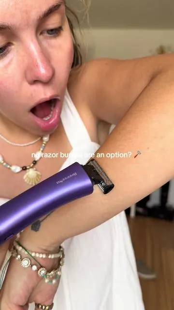 Cleanest shave with no irritation 🙌🏻 Summer girl must-have 2-in-1 bikini line hair removal for sensitive skin- no razor bumps, no irritation #electricrazor #bikinitrimmer #bikinitrimmerforwomen #selfcare #breezenu 
