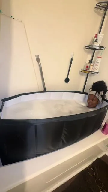 🛁🧼🫧 fully submerged and a little tipsy in my portable bath 😊😇