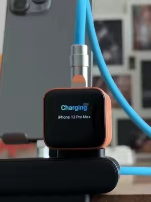 Finally.. a charger that shows you what’s really happening #charger #anker #charging #iphoneuser #summervibe 