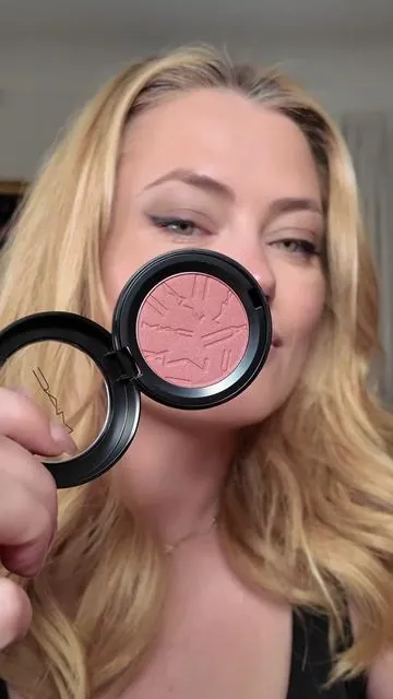 NEW MAC Skinfinish Colourstruck Blush Available In Matte And Radiant Shades @M·A·C Cosmetics #maccolourstruck #macblush #colourstruckblush #skinfinishcolourstruckblush #maccosmetics 
