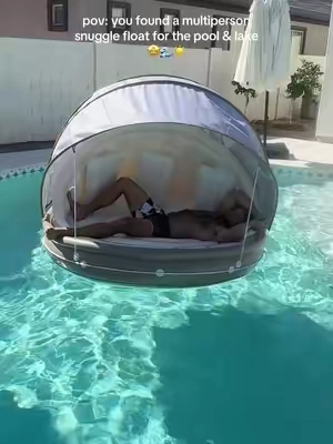This inflatable clam shell is everythinggggf 🤌🏽✨ and yes the cover is retractable! #inflatablepoolfloat #lakedays #pooldayvibes #summervibes #memorialday 