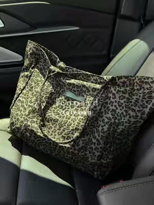 Such a cute tote for such a good price! 🖤 #purse #pursetok #shoulderbag #totebag #leopardprint 