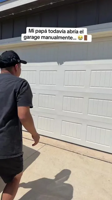 Le instalé esto a mi papá y ahora controla el garage desde el celular 😭📲🚪 #myq #tiktokshopcreatorpicks #razadeals 