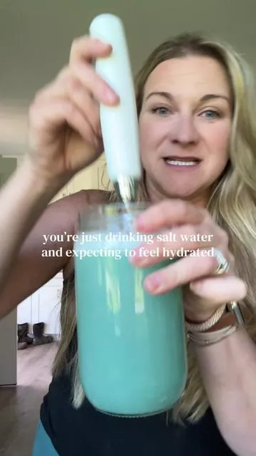 real electrolytes + real fruit flavors makes all the difference in how you feel and they taste good! @Just.Ingredients #electrolytes #hydrate #sportsdrink #summerdrink #summervibes 
