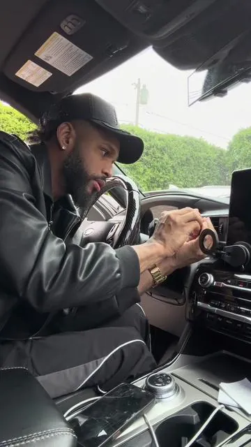 Más espacio en mi carro #carphonemount #magsafephoneholder #magneticphonemount #carro #videoviral 