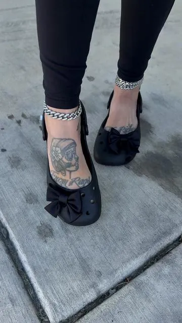 @Crocs #crocsspotlightday #crocs #balletflats #altoutfits #maryjaneshoes 
