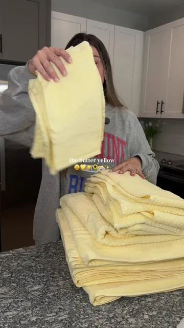 I wish you could feel them through the phone 😫🤌🏼💛 I will 10000% be ordering more @QVC, Inc #qvc #towels #bathtowels #bathroominspo #bathroomfinds 
