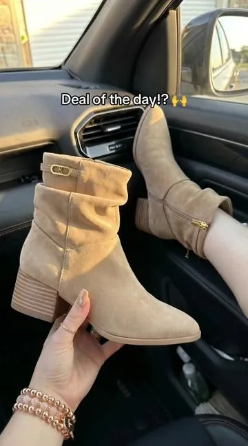 My credit card and I can’t believe it 🤯 @QVC, Inc #qvc #boots #tiktokshopcreatorpicks #creatorsearchinsights #ttshopdeals 