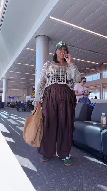 The perfect comfortable airport outfit mixed with New York street wear. #streetfashion #streetwear #streetwearfashion #fyp 