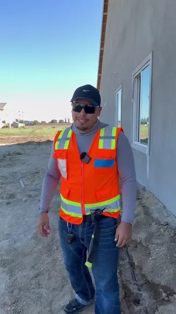 Trabajar bajo el sol así sin esto es una locura ☀️🥵

camisas deportivas para construcción, ropa para trabajar en el calor, camisas ligeras para el sol, hoodies para trabajo pesado, ropa fresca para verano, quick dry shirts hombre, ropa para landscaping, roofing, construcción, trabajo al aire libre, manga larga deportiva, protección solar para trabajo, ropa transpirable hombre, gym y construcción, trabajo en calor extremo

#Construccion #TrabajoPesado #SummerVibes #RopaDeTrabajo #OutdoorWork 