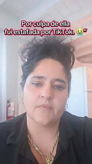 TikTok me hizo comprar este cepillo… y ahora entiendo TODO 😭✨ Yo pensé que era puro marketing hasta que lo probé en mi pelo. Desenreda súper suave, no da esos jalones horribles y deja el cabello mucho más manejable 🤍 Escritura #CepilloDesenredante #HairTok #CabelloBonito #PeloSuave #HairCare 