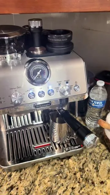 Coffee lovers the most amazing coffee ever trust me you need this. #coffeetiktok #coffeelovers #delonghi #amazing #great 