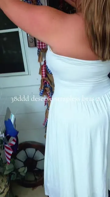 When you need extra support for your strapless dresses grab a strapless bra #straplessbra #bandeaubra #oeakbras #oeak #wirelessbra 