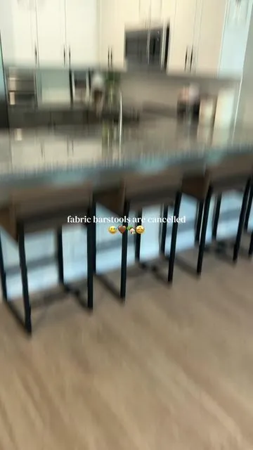 In loveeee 🤩🤎🏡 quality is 1000/10 @FIRAVOE #barstools #kitcheninspo #homeinspo #modernhome #homedecor 