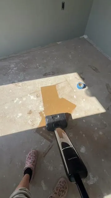 #dreame #tiktokshopcreatorpicks #cleantok that lil thing cleans everything I tell ya id be lost with out it!! no sweeping or mopping no looking for a mop bucket just grab it off the charger and go!! 