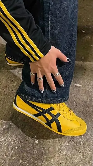 Onitsuka Tiger Mexico 66 'Kill Bill' - minimal outfit, but the shoes stay culture-shifting and iconic! #sneakers #onitsukatigermexico66 #trending #menfashion #fashion #summeroutfits #streetstyle #vintage