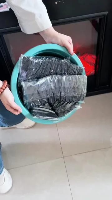 Las tiras de velcro súper adhesivas mantienen todos los objetos estables en todo momento, y son seguras para usar en paredes, tanto en el hogar como en vehículos.#velcro #lifehack #wall #diy #Summervibes 
