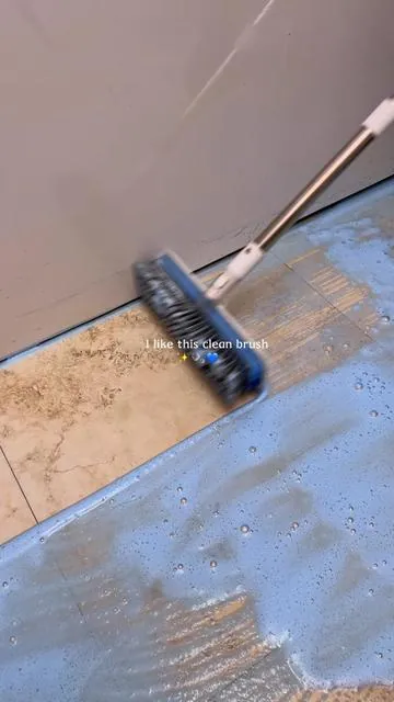 A thoughtful helper for keeping floors dry This wet and dry long-handled floor brush is a real lifesaver for standing water and water stains. No more repeated bending! * kneeling to wipe water! X This matched brush and scraper combo keeps your home dry. Stay tidy, keep floors water-free#scrubbrush #cleantok #tiktokshopcreatorpicks #cleaningtools #homefinds 