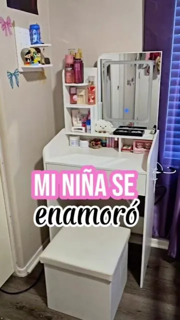 Un vanity para cualquier espacio. Super espacioso y con espejo de luces. #vanitydesk #vanity #maquillaje #hotgt #SummerVibes 