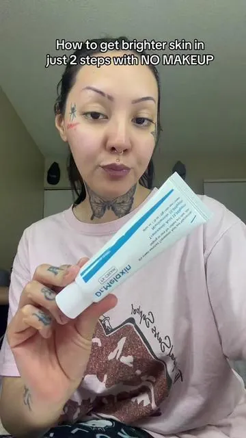 This under eye cream by #drmelaxin will literally replace your concealer 😍 we love a bright & fresh looking complexion ❤️