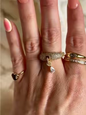 #pavoi #pavoijewelry #pavoirings #pavoiring #statementring 