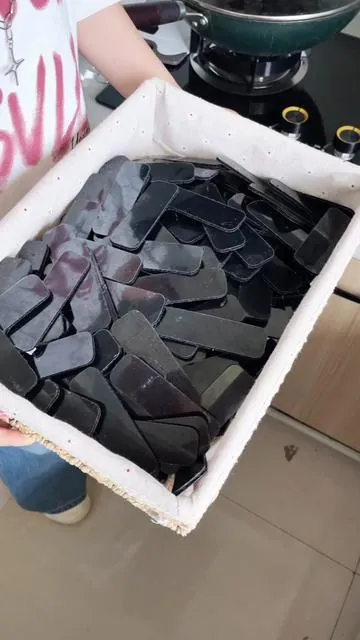 Las tiras de velcro súper adhesivas mantienen todos los objetos estables en todo momento, y son seguras para usar en paredes, tanto en el hogar como en vehículos.#velcro #lifehack #wall #diy #Summervibes 